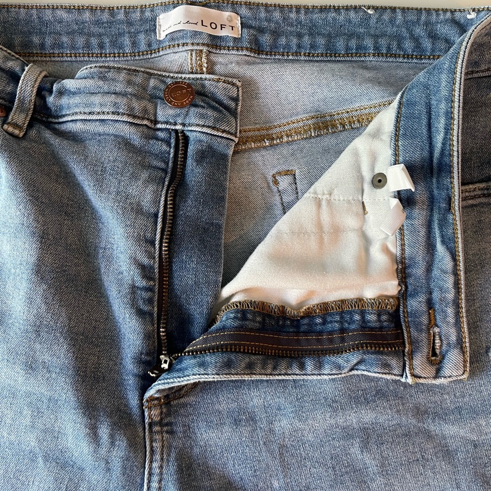 Loft Curvy High Waist Raw Hem Stitch Distressed Light Wash Denim Crop Jeans 16 - Picture 10 of 14